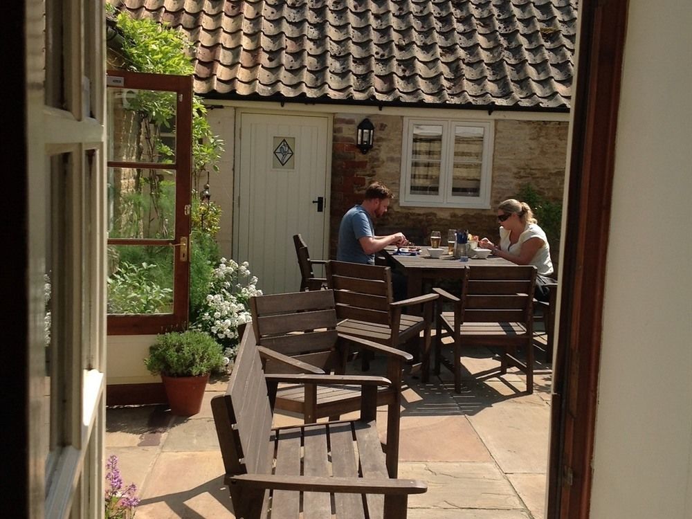 Hotel The Bluebell Helpston Exterior foto